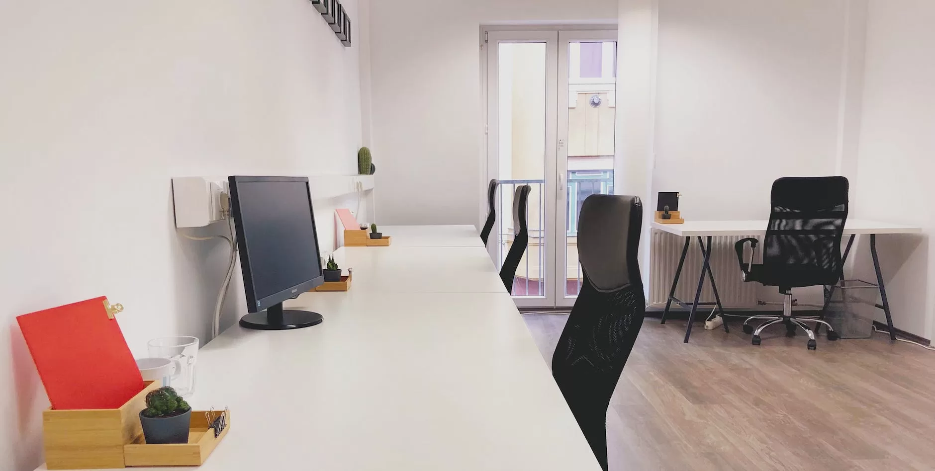 black office rolling chair beside white wooden table