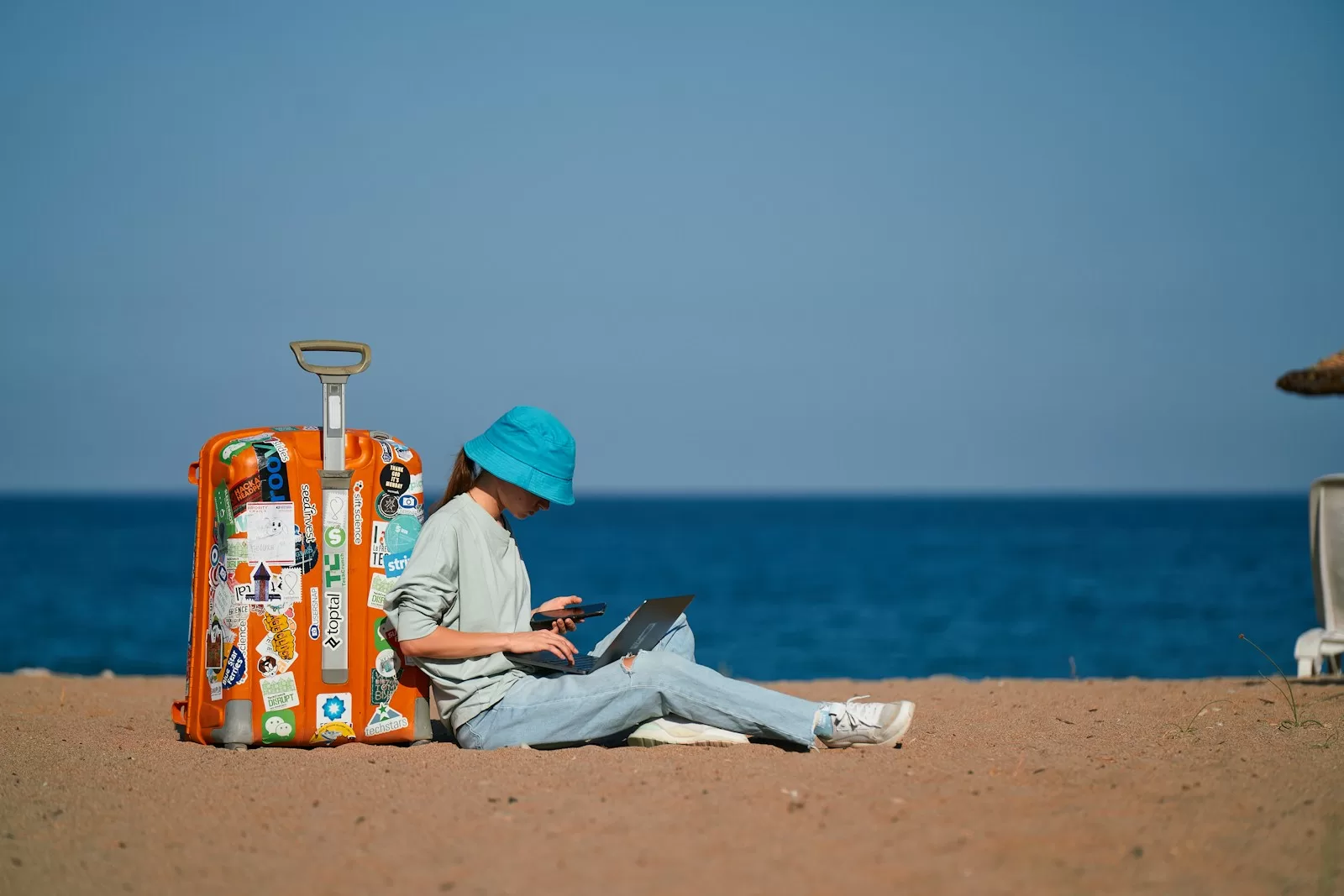 Top Benefits and Challenges of the Digital Nomad Lifestyle